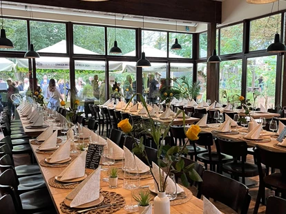 Wedding - Bad Sauerbrunn - Weitere Tischformation im Wintergarten. Alles ist möglich! - DIANE's Garden im RAHOFER Bräu