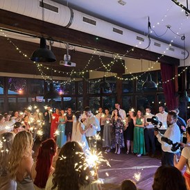 Hochzeit: Tanzfläche im Wintergarten - Ein pures Erlebnis! - RAHOFER Bräu Restaurant