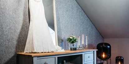 Wedding - Neuhof an der Zenn - Adler Ankleidezimmer Braut. - Hotel Riesengebirge