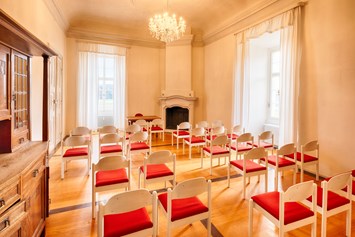 Hochzeit: Der Salon Alzen, welcher als Standesamt genutzt werden kann - Schlosshotel Horneck