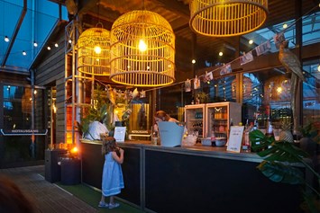 Hochzeit: Bar im Garten  - Unique Eventlocation
