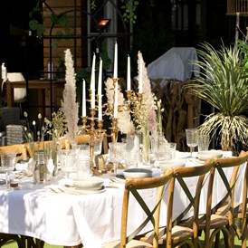 Hochzeit: Beispiel Tischdekoration im Boho-Stil - Unique Eventlocation