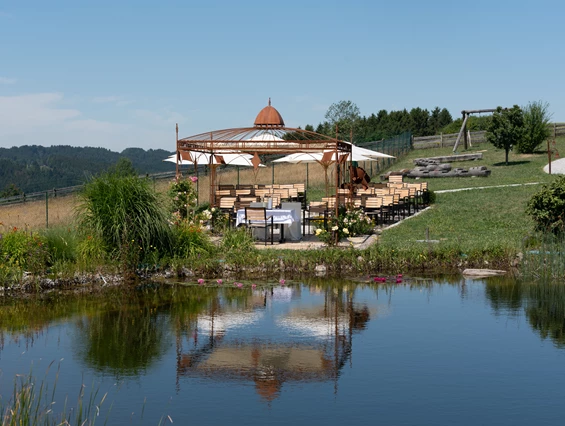 Hochzeitslocation: Das Hoamat bietet eine Trauung im Freien - direkt am See. - Hoamat - Essen Feiern Schlafen