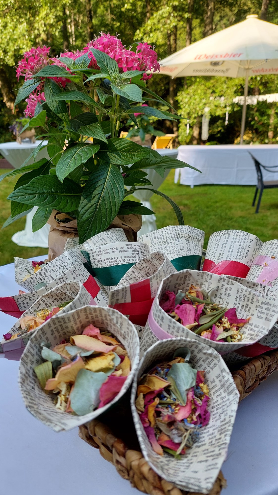 Hochzeit: Dekoration im Garten - Wald Villa Üssbach