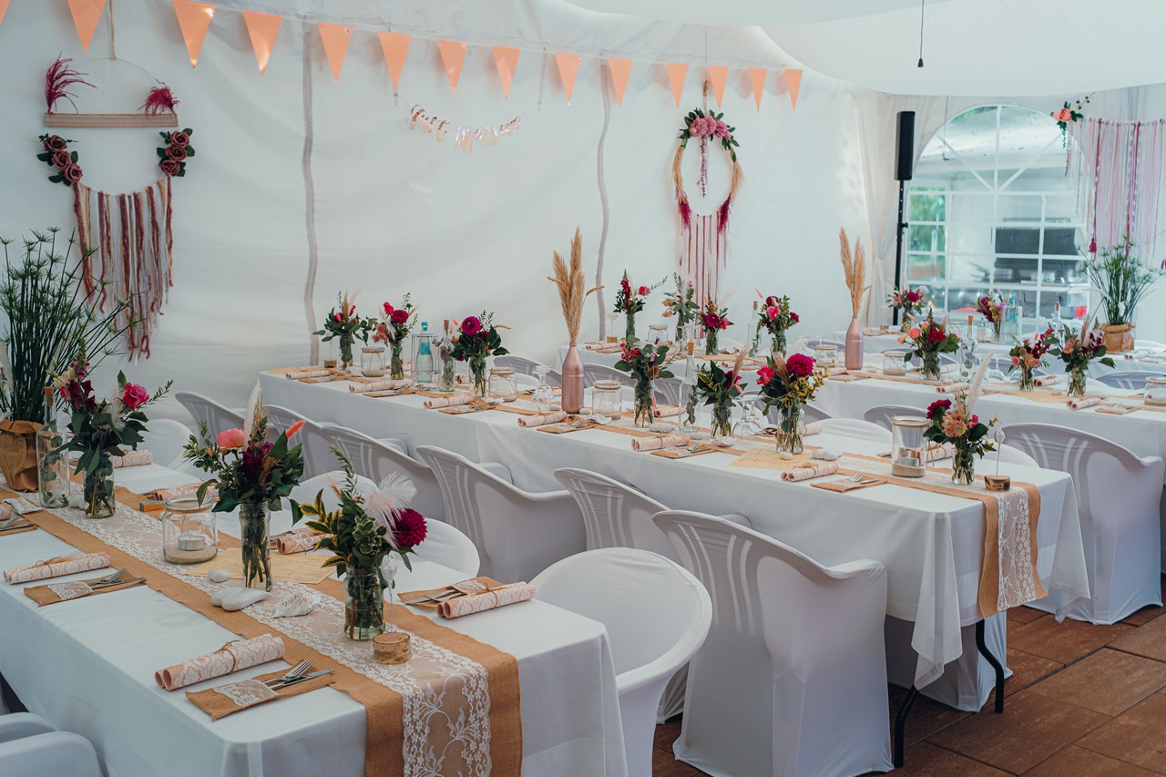 Wald Villa Üssbach Information about the banquet halls Wedding tent inside