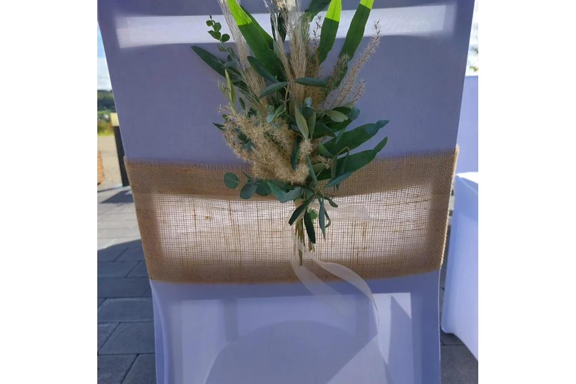 Hochzeitslocation: Edle Stuhl-Hussen  - Villa Katzenbuckel