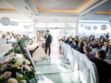 Hochzeit: Erdgeschoss Mittelgang - Restaurant Wolkenlos
