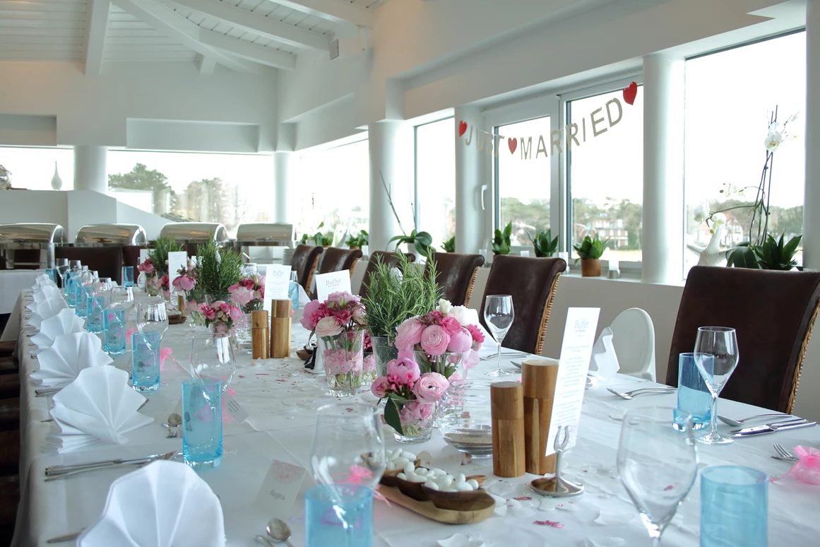 Hochzeit: Obergeschoss "Captains Lounge" 
für bis zu 40 Personen - Restaurant Wolkenlos