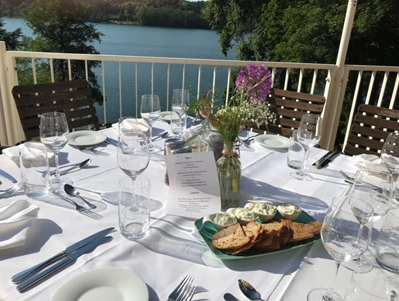 Hochzeitslocation: Seeterrasse  - Strandhotel Vier Jahreszeiten Buckow