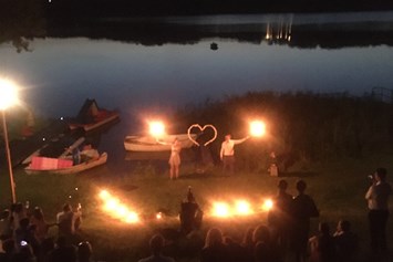 Hochzeit: Feuershow am See - Strandhotel Vier Jahreszeiten Buckow