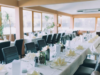 Hochzeitslocation: Der Festsaal der Fischerstube am Reintalersee. - Restaurant Fischerstube