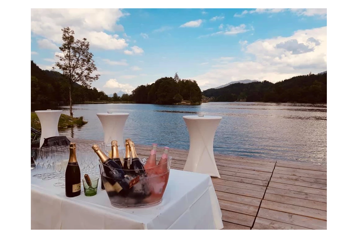 Hochzeitslocation: Sektempfang direkt am See. - Restaurant Fischerstube
