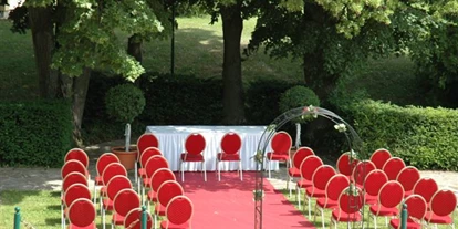 Hochzeit - Pottenbrunn - Die Standesamtliche / Kirchliche Trauung ist gerne auch "unter der schattigen Linde" möglich. - Hochzeitslocation - Hotel - Eventrestaurant - Pedros