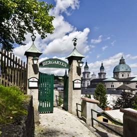 Hochzeit: Eingang zum Gastgarten - Restaurant Stieglkeller - Salzburg