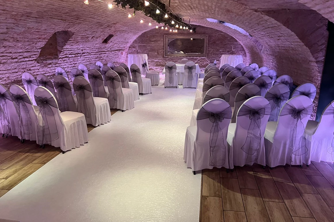 Hochzeit: WETTERFEST - Trauung im exklusiven Gewölbe  - Das Chadim