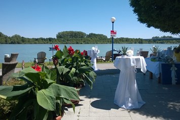 Hochzeit: Baumterrasse mit Agape, auch möglich für Trauungen  - Marina Restaurant