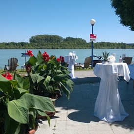 Hochzeit: Baumterrasse mit Agape, auch möglich für Trauungen  - Marina Restaurant