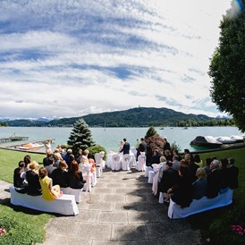 Hochzeit: Feiern Sie Ihre Hochzeit direkt am Wörthersee - in der Parkvilla Wörth in Prötschach.
Foto © tanjaundjosef.at - Hotel Dermuth / Parkvilla Wörth