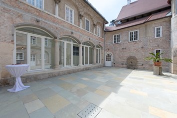 Hochzeit: Der Innenhof - Schloss Schönau