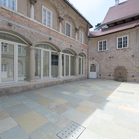 Hochzeit: Der Innenhof - Schloss Schönau