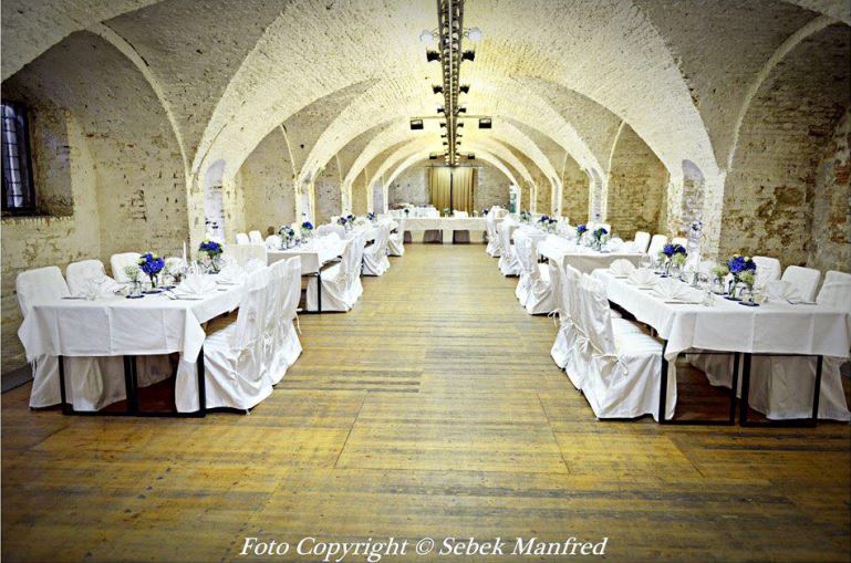 Hochzeitslocation: Hochzeitsbeispiel - Schloss Neugebäude