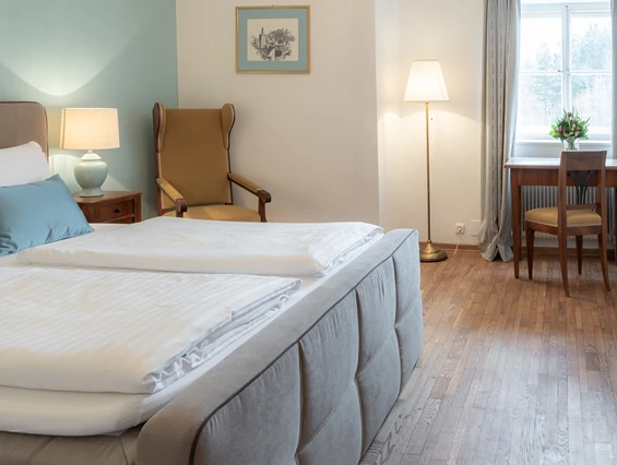 Hochzeitslocation: Doppelzimmer im Biedermeierstil - ****Hotel Schlosswirt zu Anif