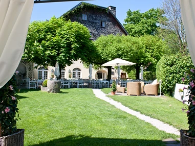 Hochzeitslocation: Der Gastgarten des Schlosswirt zu Anif für freie Trauungen. - ****Hotel Schlosswirt zu Anif