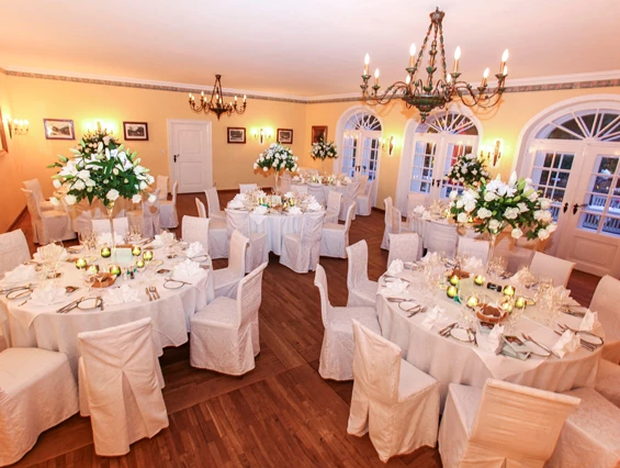 Hochzeitslocation: Der Biedermeiersaal des Schloss Anif bietet Platz für bis zu 80 Hochzeitsgäste. - ****Hotel Schlosswirt zu Anif