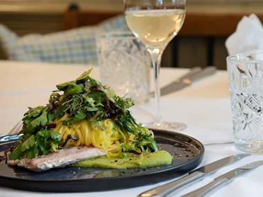 Hochzeitslocation: Ein Hochzeitsmenü für jeden Geschmack. - ****Hotel Schlosswirt zu Anif