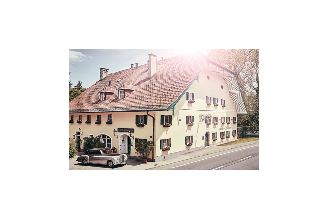 Hochzeit: Außenansicht - ****Hotel Schlosswirt zu Anif