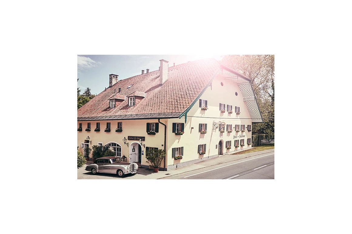 Hochzeitslocation: Außenansicht - ****Hotel Schlosswirt zu Anif