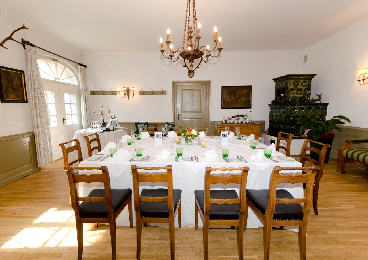 ****Hotel Schlosswirt zu Anif Angaben zu den Festsälen Die Jagdstube