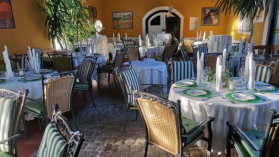 Matrimonio - Vorchdorf -     Exklusive Hochzeitsfeier mit Wein und Kulinarik in Wels - Wirt am Berg
