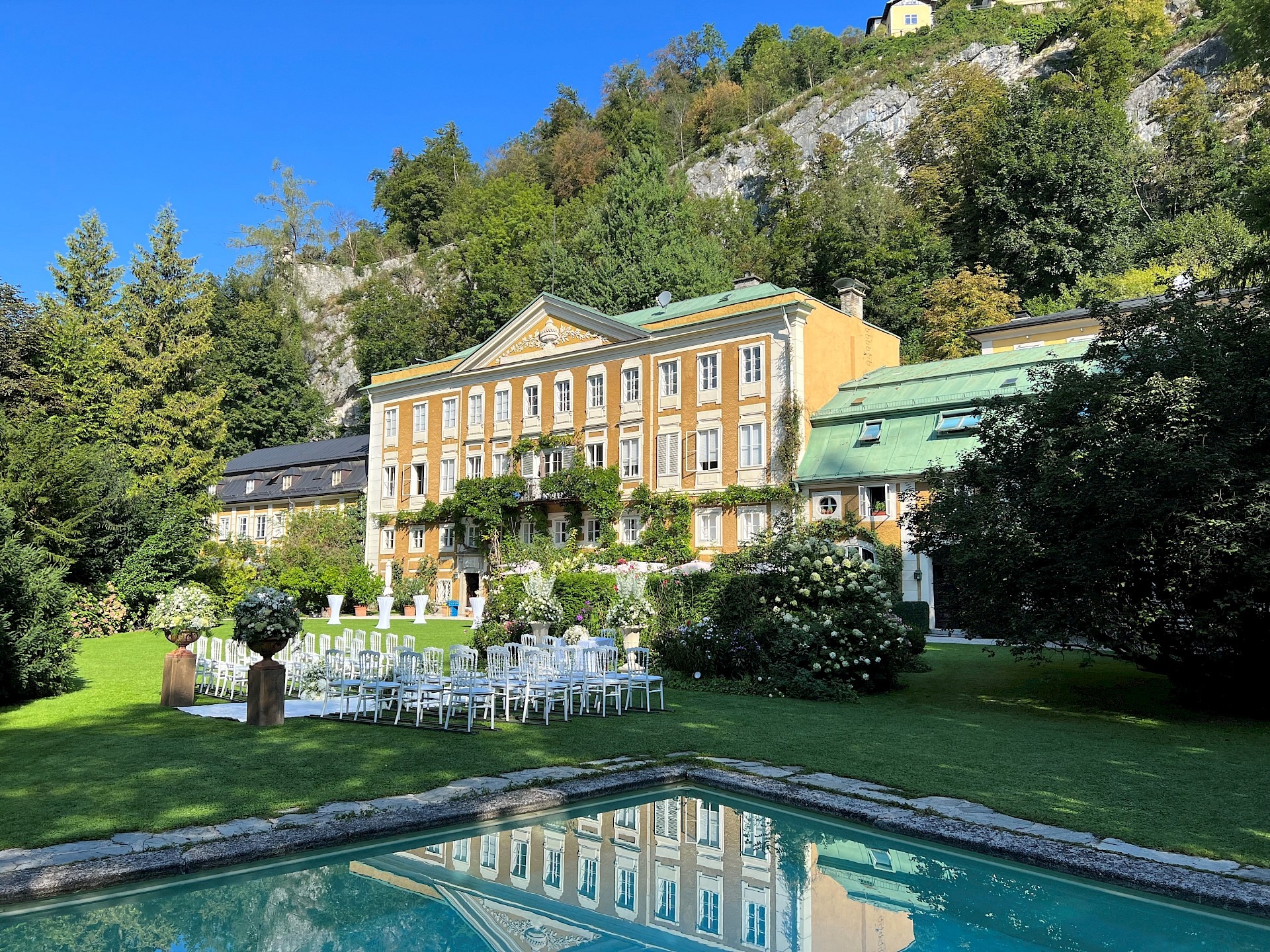 Bruiloft - Salzburgerland -     Freie Trauung im Grünen mit romantischer Schlosskulisse - House of fine Catering