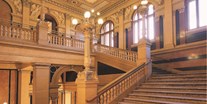 Hochzeit - Umgebung: in einer Stadt - Seebarn - Stiegenaufgang als beeindruckendes Entrée - Wiener Börsensäle