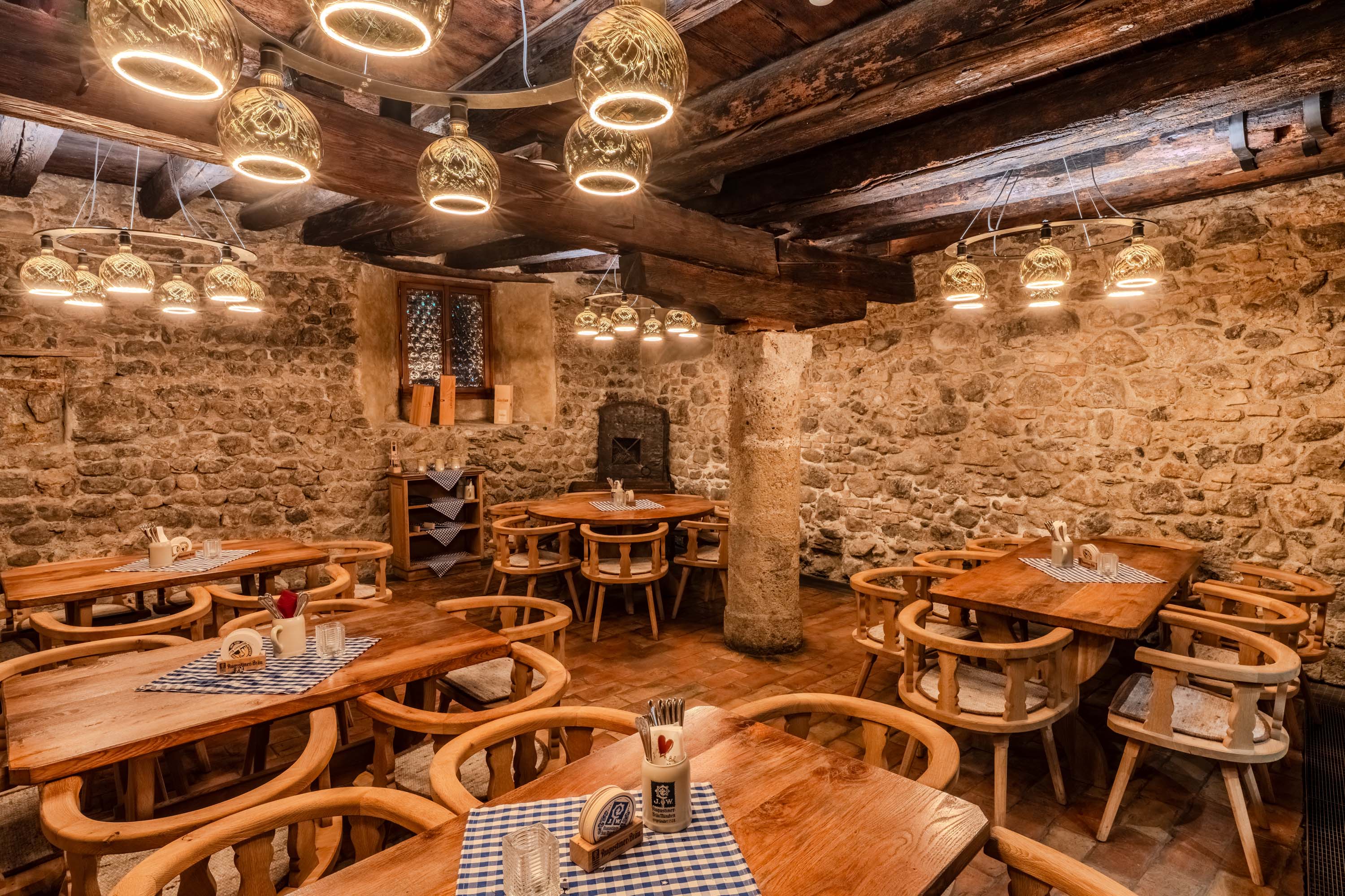 Matrimonio - Austria - Das historische Bierverlies im Augustiner Keller bietet einen außergewöhnlichen Rahmen für gesellige Feiern in Hall in Tirol. - Altstadthotel Goldener Engl · Augustiner Keller Hall