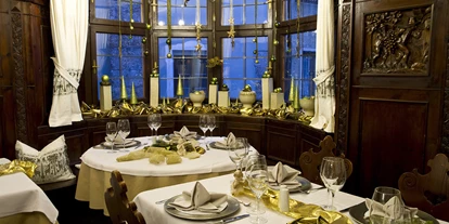 Wedding - Seefeld in Tirol - Das beliebte à la carte Restaurant im ersten Stock verfügt über drei Stuben und verwöhnt Sie mit österreichischen Spezialitäten der gehobenen Klasse, sowie mit anderen kleinen Gaumenfreuden. Frische Produkte und saisonale Abwechslung sind hier selbstverständlich.          - Hotel Goldener Engl