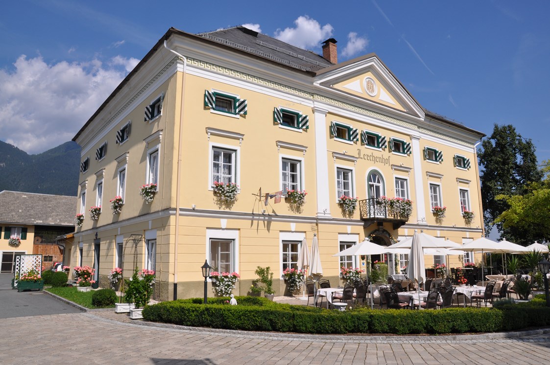 Hochzeit: Außenansicht  - Schloss Hotel Lerchenhof