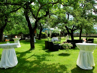 Mariage - Gailtal - Sektempfang im Garten - Schloss Hotel Lerchenhof