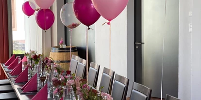 Wedding - nächstes Hotel - Maßweiler - Gedeckter Tisch in unserer Eventscheune - Barrique Weinbar&Vinothek