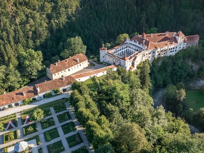 Matrimonio - Großwilfersdorf - Schloss mit Historischem Garten by Kasofoto - Gartenschloss Herberstein
