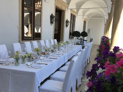 Matrimonio - Großwilfersdorf - Hochzeitsdinner in den Arkaden  - Gartenschloss Herberstein
