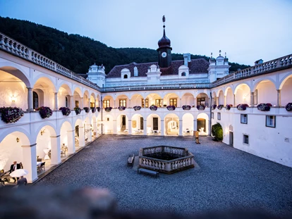 Matrimonio - Großwilfersdorf - Schlosshof bei Nacht - Gartenschloss Herberstein