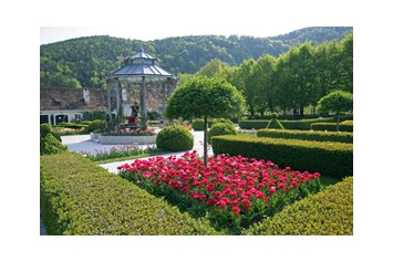 Hochzeit: Historischer Rosengarten bei Schloss Herberstein 
 - Gartenschloss Herberstein