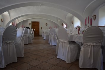 Hochzeit: Totalansicht vom Gewölbe, hier haben bis zu 10 runde Tische Platz. - Gwölb im Niedermairgut