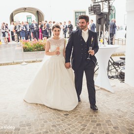 Hochzeit: Sektempfang im Innenhof - Schloss Raggendorf