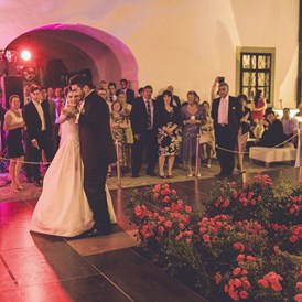 Hochzeit: Tanzparkett im Innenhof - Schloss Raggendorf