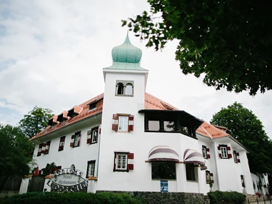 Hochzeit: Feiern Sie Ihre Hochzeit im Schloss Leonstain in Pörtschach am Wörthersee.
Foto © henrywelischweddings.com - Hotel Schloss Leonstain