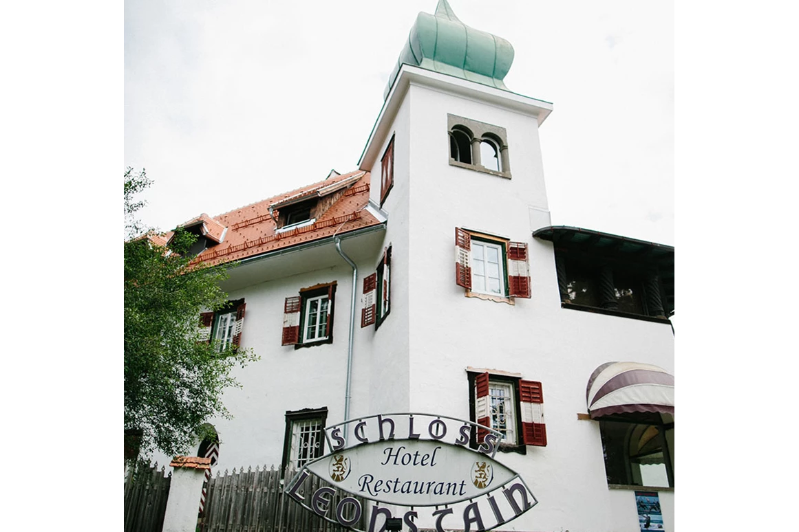 Hochzeit: Feiern Sie Ihre Hochzeit im Schloss Leonstain in Pörtschach am Wörthersee.
Foto © henrywelischweddings.com - Hotel Schloss Leonstain