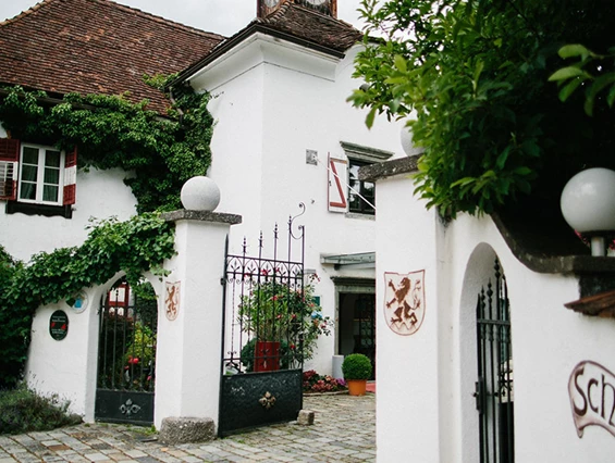 Hochzeit: Feiern Sie Ihre Hochzeit im Schloss Leonstain in Pörtschach am Wörthersee.
Foto © henrywelischweddings.com - Hotel Schloss Leonstain